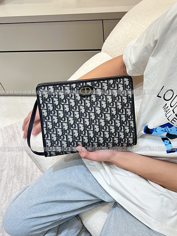 디올30몽테인파우치  20260324-105500-018루.jpg