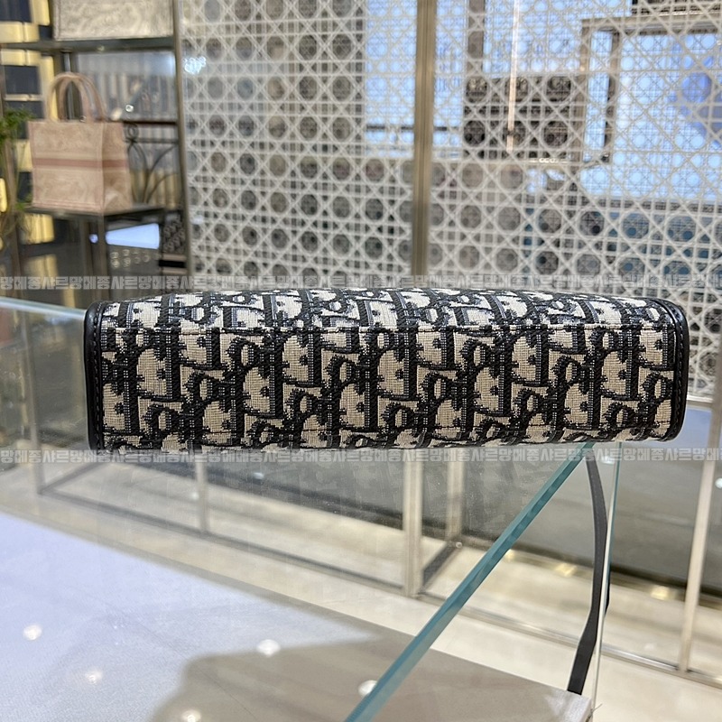 디올30몽테인파우치  20260324-105458-004루.jpg