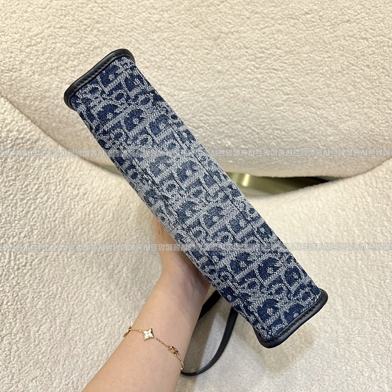 디올30몽테인파우치  20260324-110211-004루.jpg