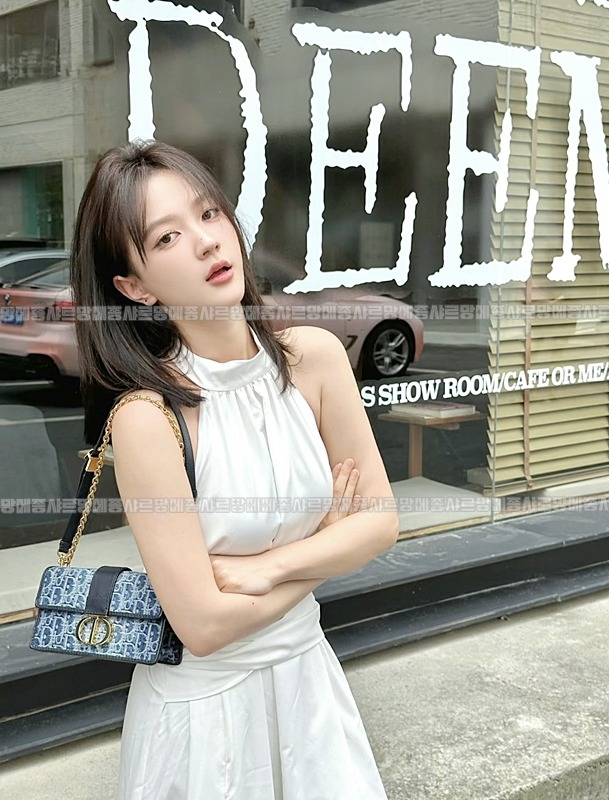 디올30몽테인박스백미디움  20260324-135958-016루.jpg