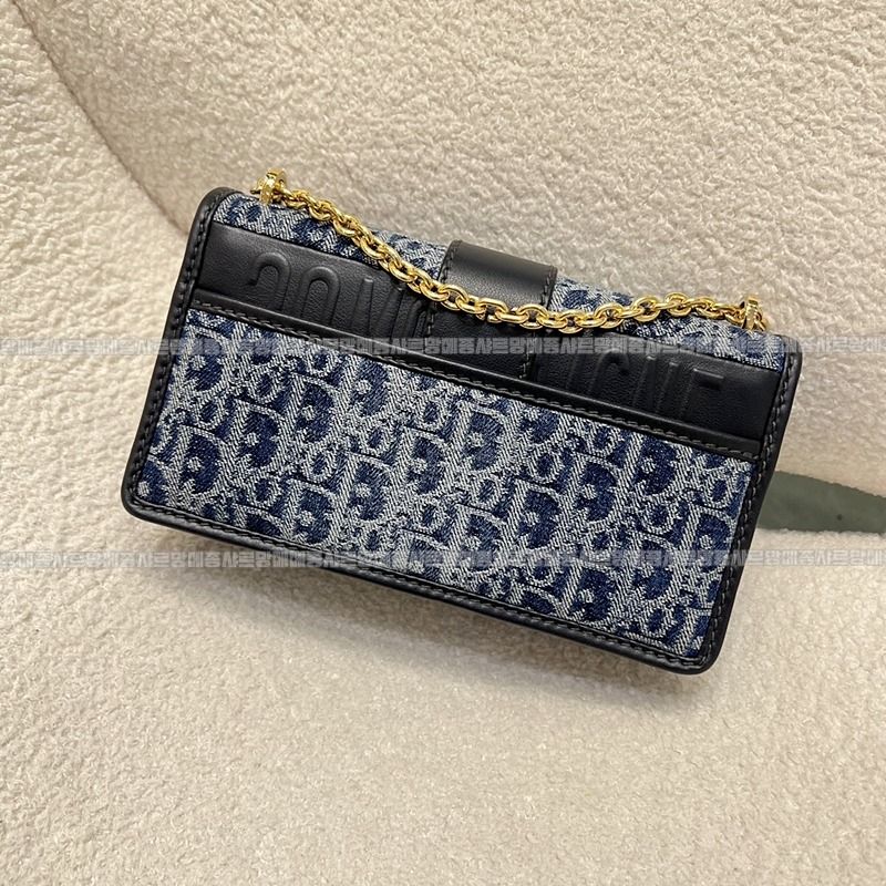 디올30몽테인박스백미디움  20260324-135956-002루.jpg