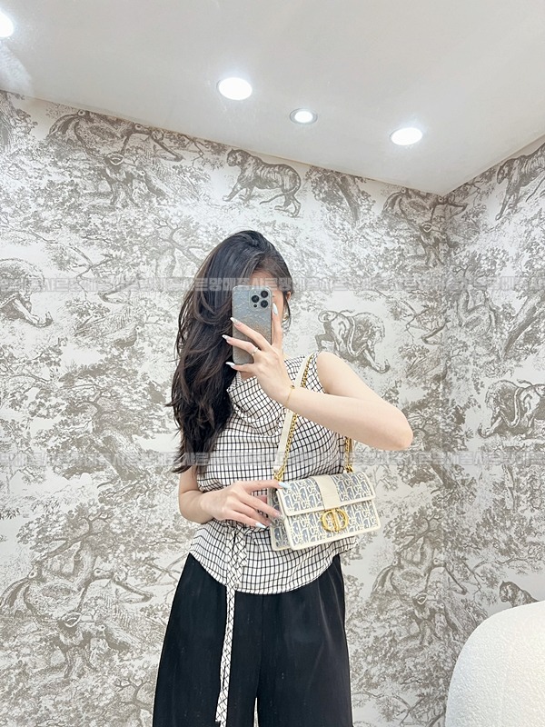 디올30몽테인박스백미디움  20260324-140323-013루.jpg