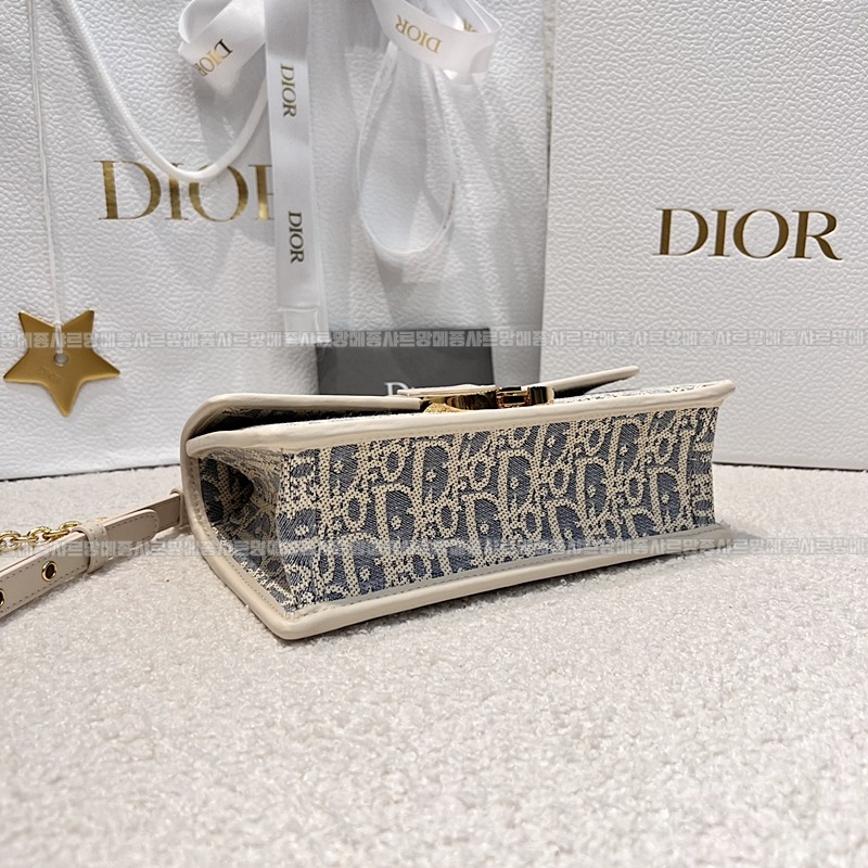 디올30몽테인박스백미디움  20260324-140321-004루.jpg