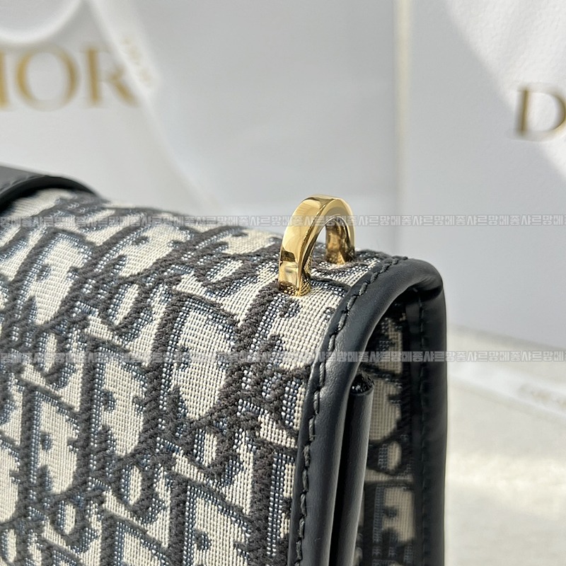 디올30몽테인박스백미디움  20260324-140856-010루.jpg