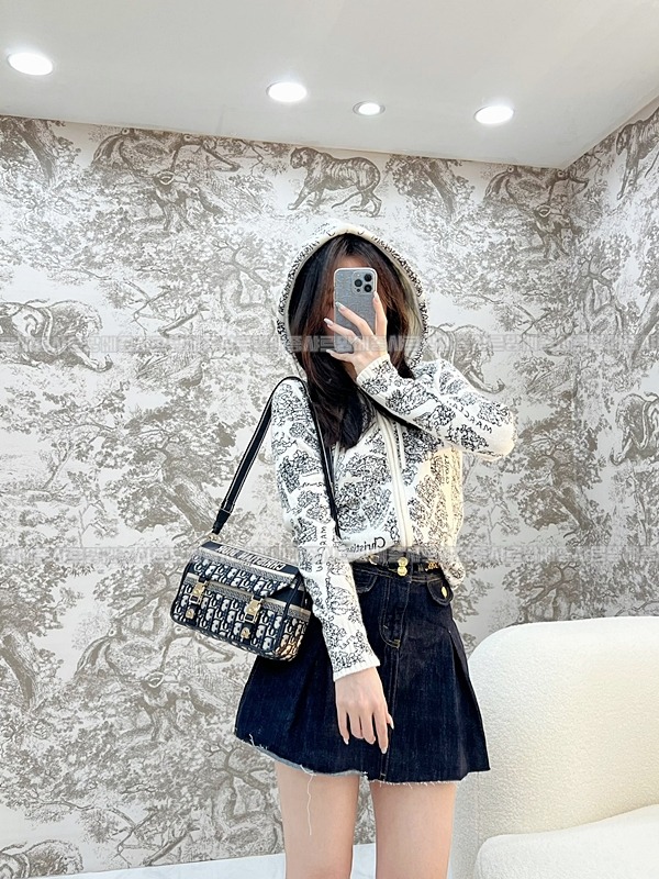 디올오블리크자수스몰숄더백   20260325-133314-018루.jpg