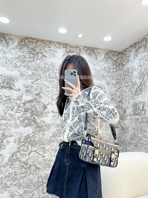 디올오블리크자수스몰숄더백   20260325-133314-021루.jpg