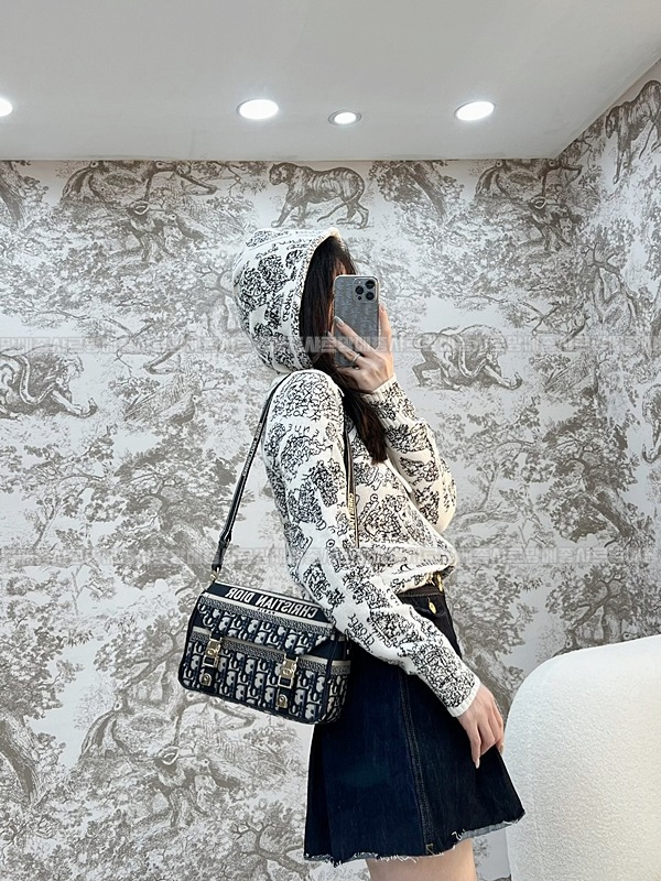 디올오블리크자수스몰숄더백   20260325-133314-022루.jpg