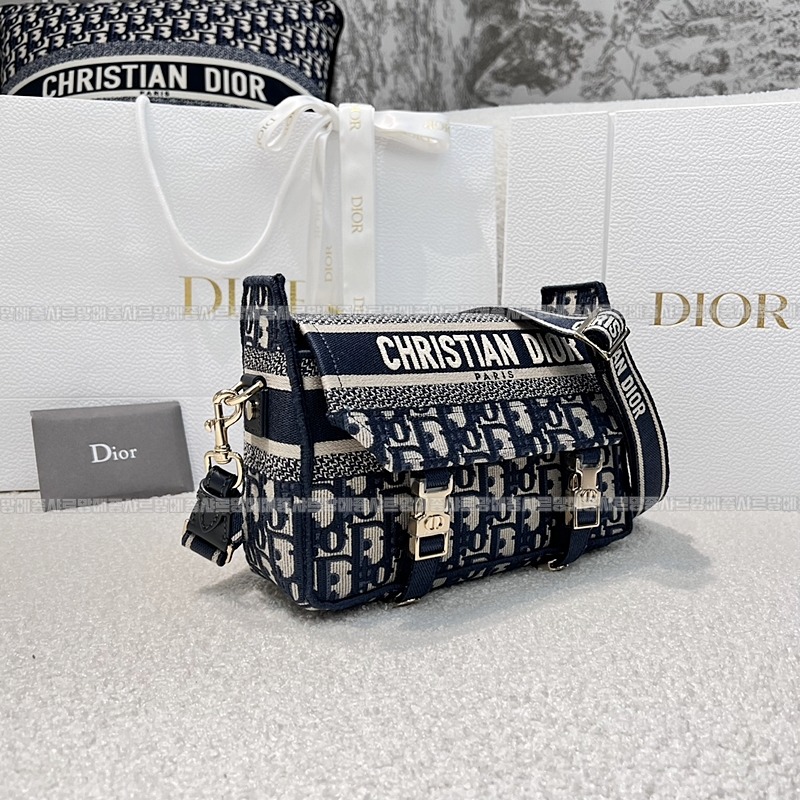 디올오블리크자수스몰숄더백   20260325-133311-002루.jpg