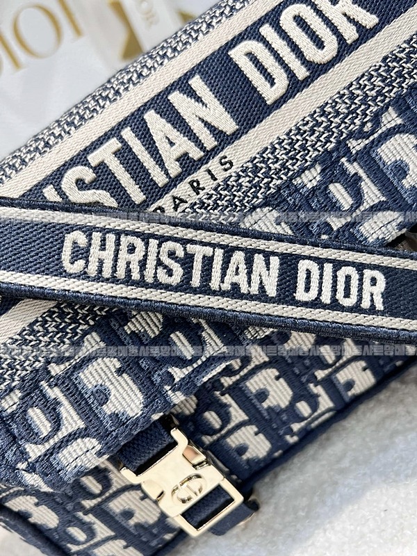 디올오블리크자수스몰숄더백   20260325-133312-009루.jpg