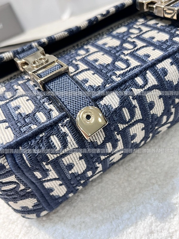 디올오블리크자수스몰숄더백   20260325-133313-011루.jpg