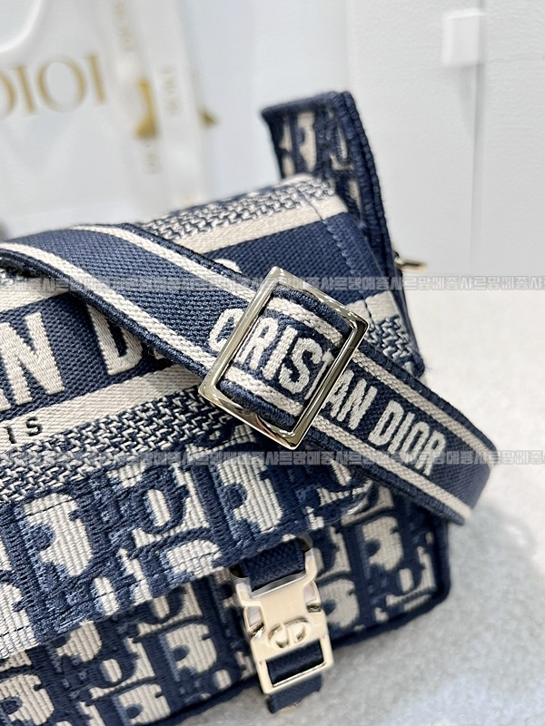 디올오블리크자수스몰숄더백   20260325-133313-013루.jpg