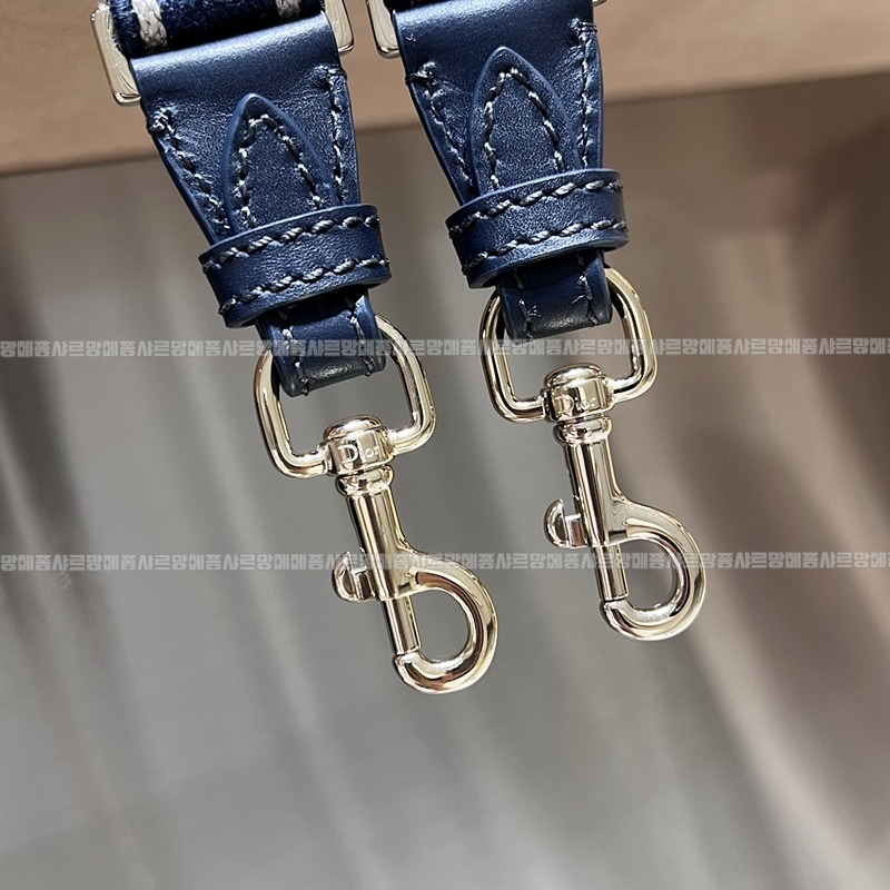 디올오블리크자수스몰숄더백   20260325-133313-014루.jpg