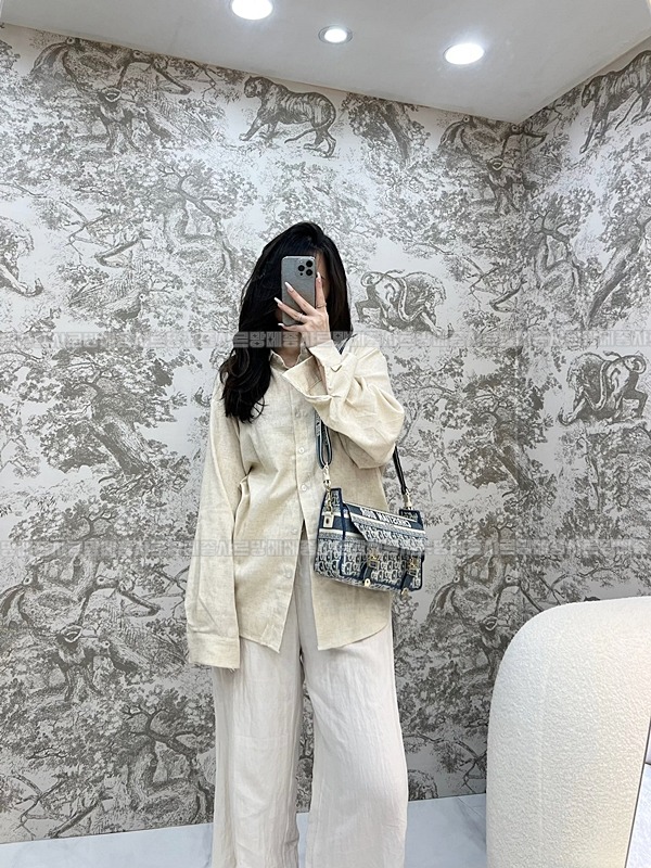 디올오블리크자수스몰숄더백   20260325-134353-015루.jpg