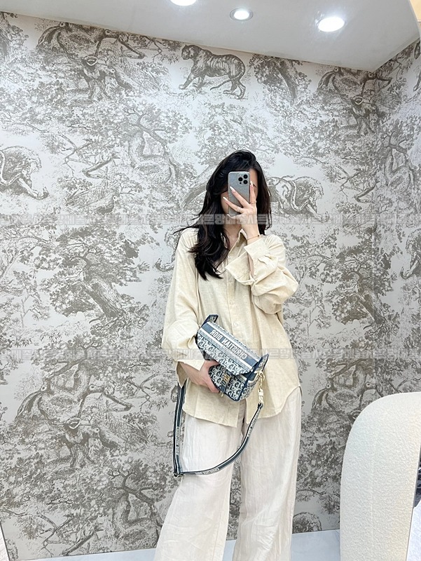 디올오블리크자수스몰숄더백   20260325-134353-017루.jpg