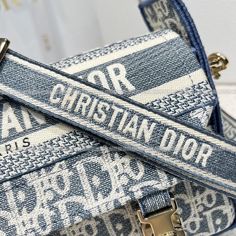 디올오블리크자수스몰숄더백   20260325-134351-006루.jpg