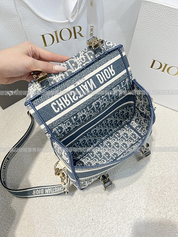 디올오블리크자수스몰숄더백   20260325-134352-007루.jpg