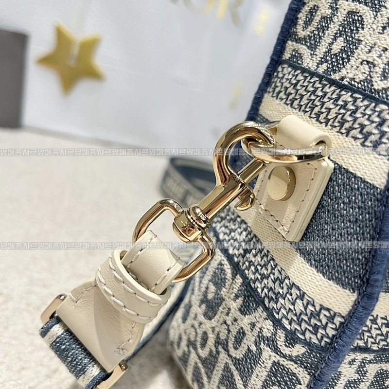 디올오블리크자수스몰숄더백   20260325-134352-008루.jpg