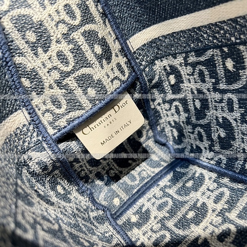 디올오블리크자수스몰숄더백   20260325-134352-009루.jpg