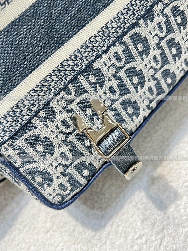 디올오블리크자수스몰숄더백   20260325-134352-011루.jpg