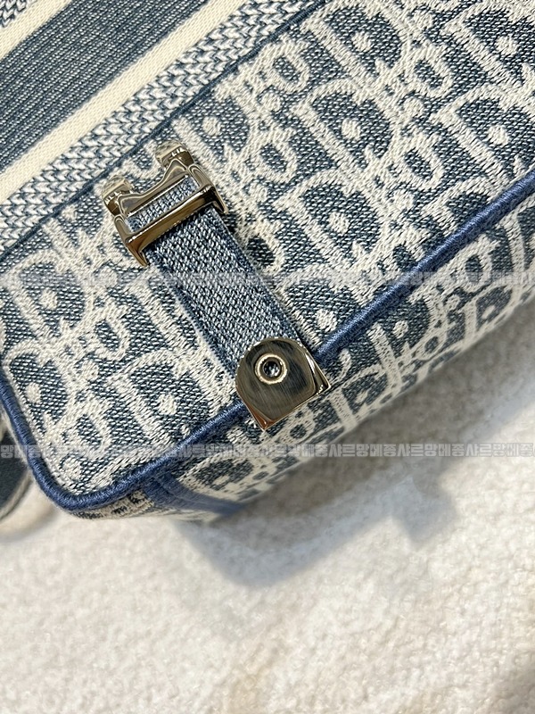 디올오블리크자수스몰숄더백   20260325-134352-012루.jpg