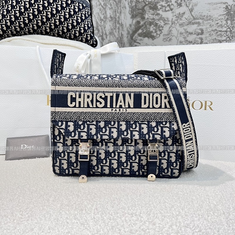 디올오블리크자수미디움숄더백   20260325-135224-001루.jpg