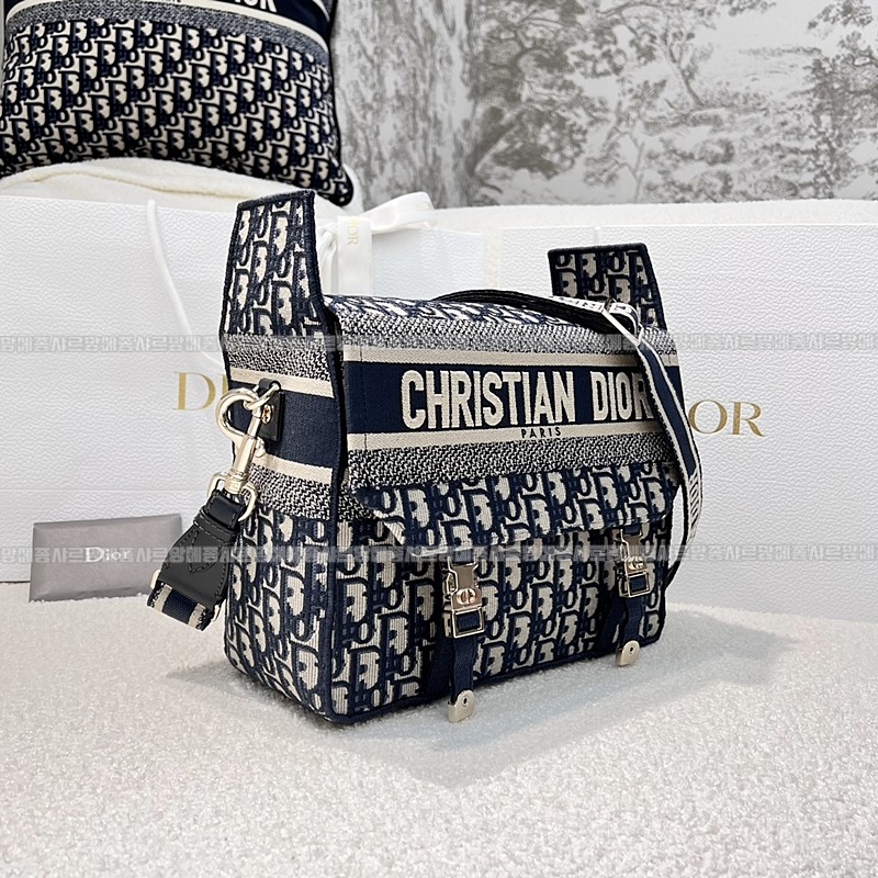 디올오블리크자수미디움숄더백   20260325-135224-002루.jpg