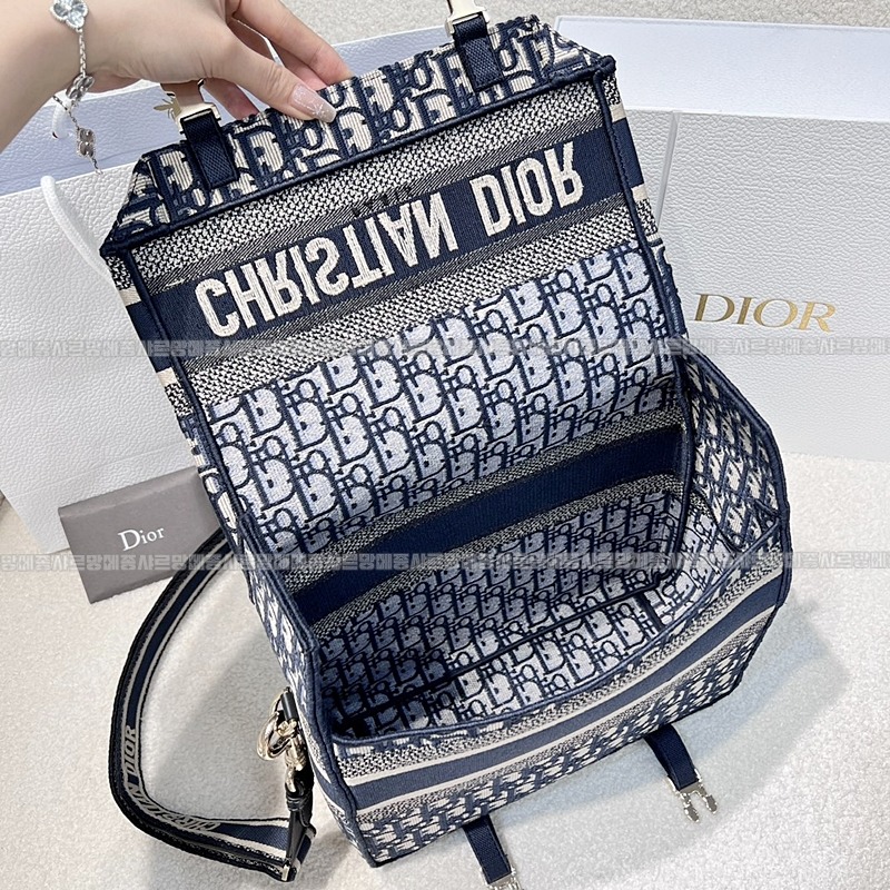 디올오블리크자수미디움숄더백   20260325-135224-006루.jpg