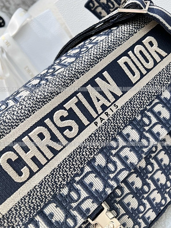 디올오블리크자수미디움숄더백   20260325-135224-005루.jpg