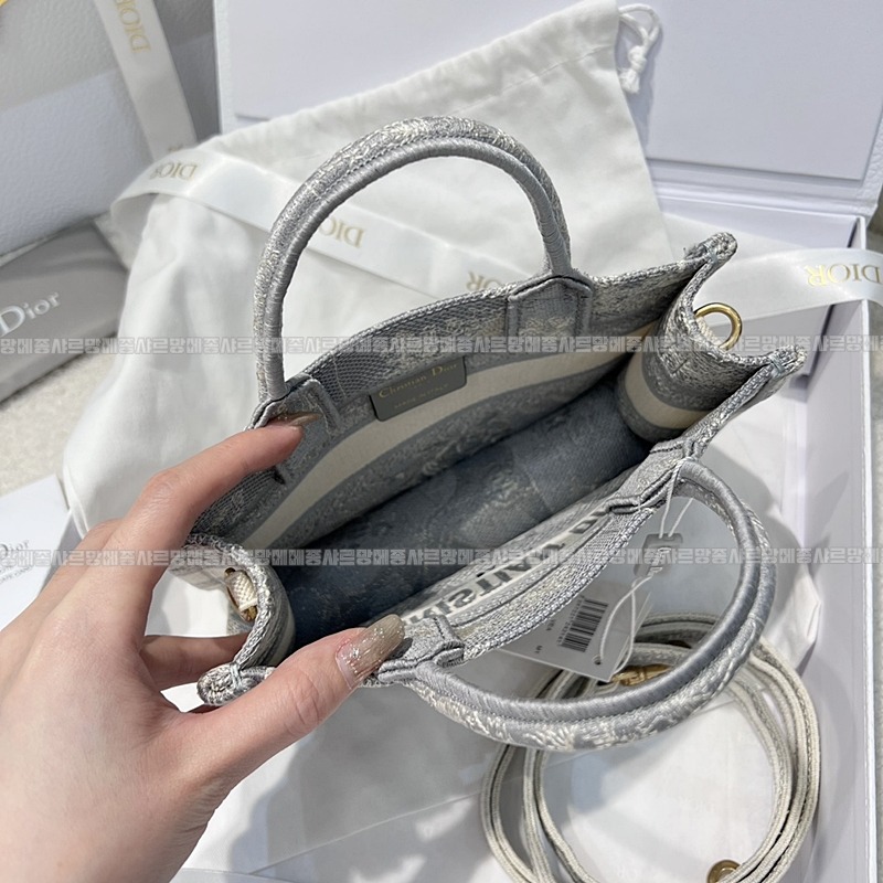 디올북토트   20260325-142322-006루.jpg