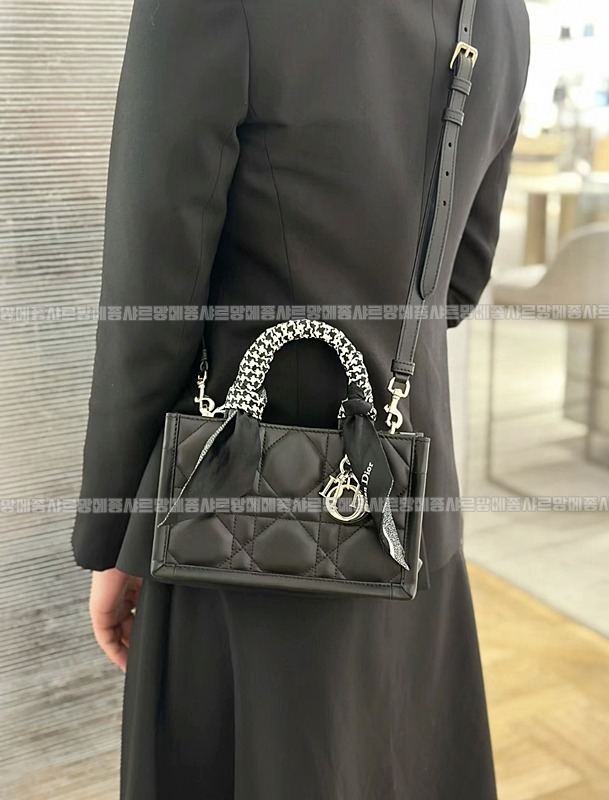 디올북토트미니백   20260325-143706-014루.jpg