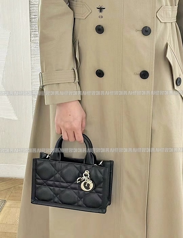 디올북토트미니백   20260325-143707-015루.jpg