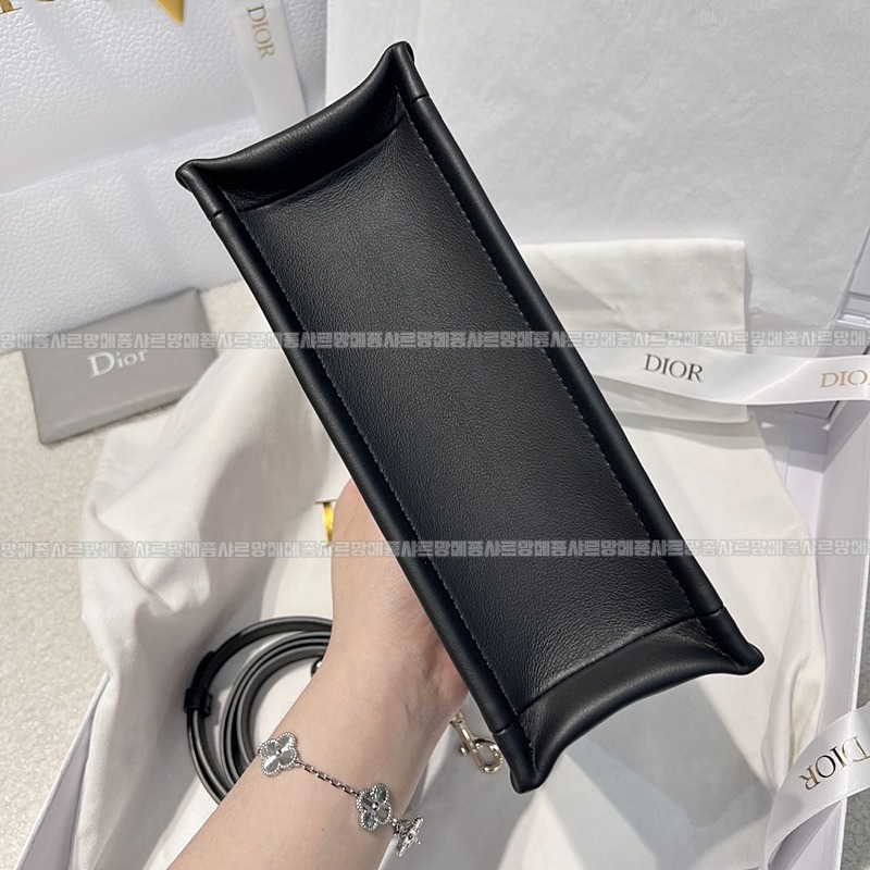 디올북토트미니백   20260325-143705-004루.jpg