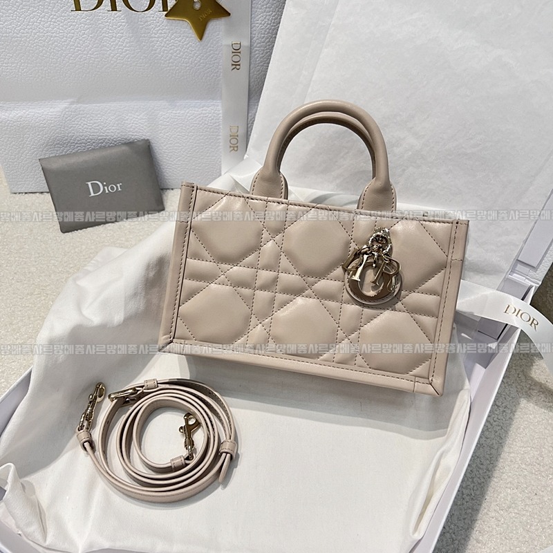 디올북토트미니백   20260325-144300-001루.jpg