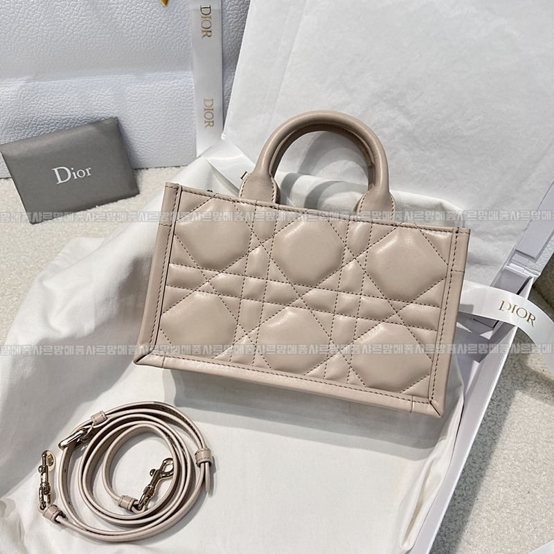 디올북토트미니백   20260325-144300-002루.jpg