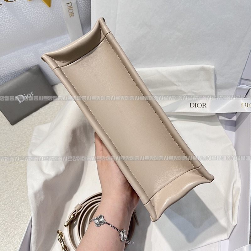 디올북토트미니백   20260325-144300-004루.jpg