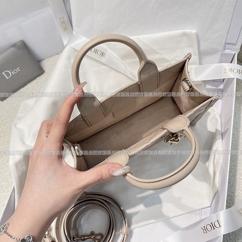 디올북토트미니백   20260325-144300-005루.jpg