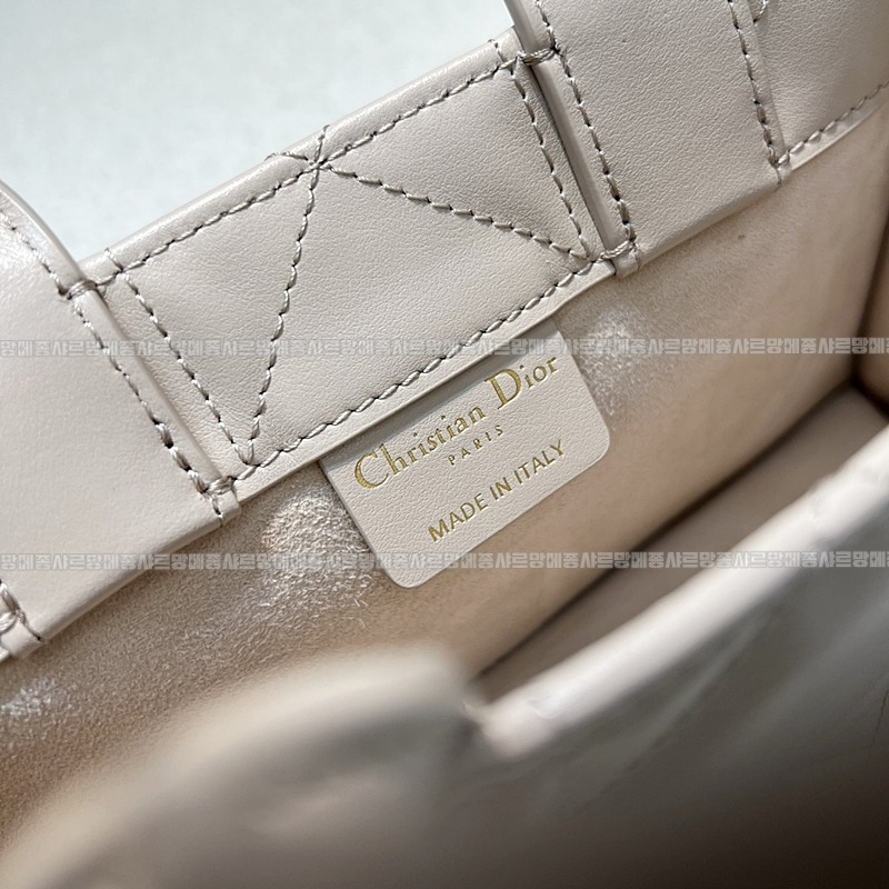 디올북토트미니백   20260325-144300-006루.jpg