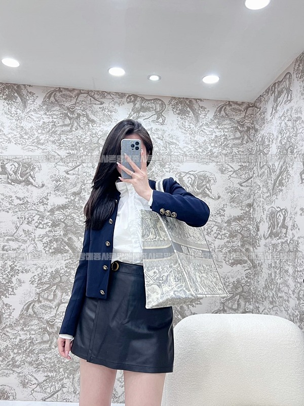 디올북토트백   20260325-145944-019루.jpg