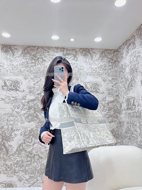 디올북토트백   20260325-145945-021루.jpg