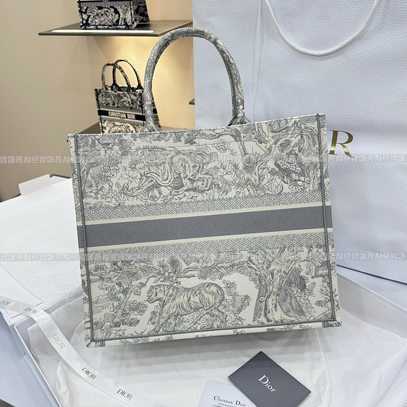 디올북토트백   20260325-145942-002루.jpg