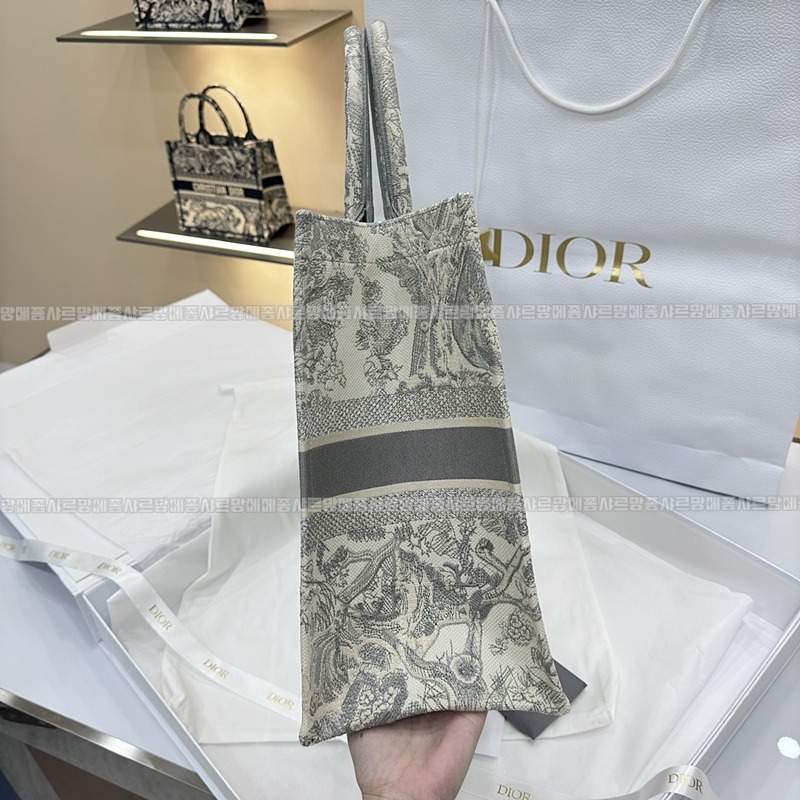 디올북토트백   20260325-145942-003루.jpg