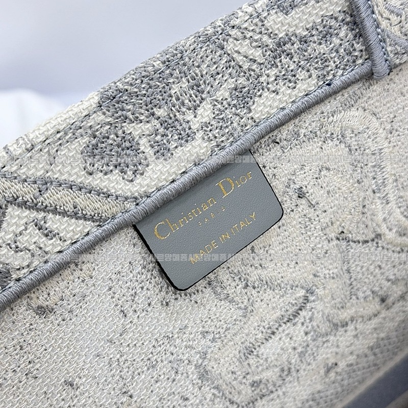 디올북토트백   20260325-145942-006루.jpg