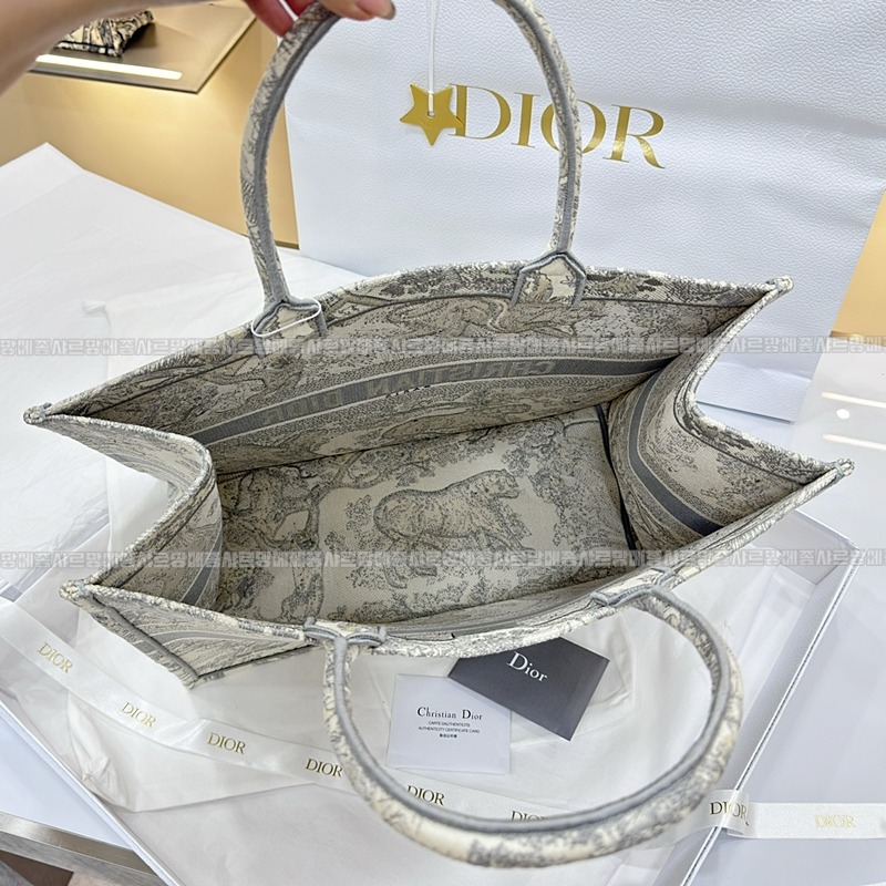 디올북토트백   20260325-145942-005루.jpg