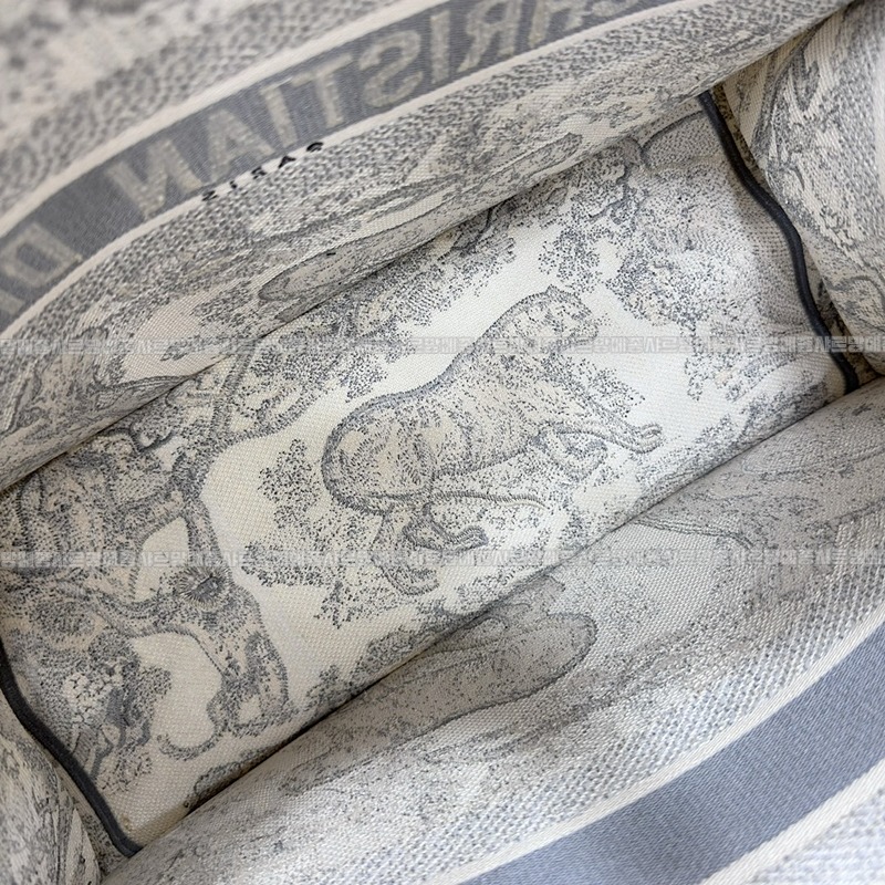 디올북토트백   20260325-145943-013루.jpg