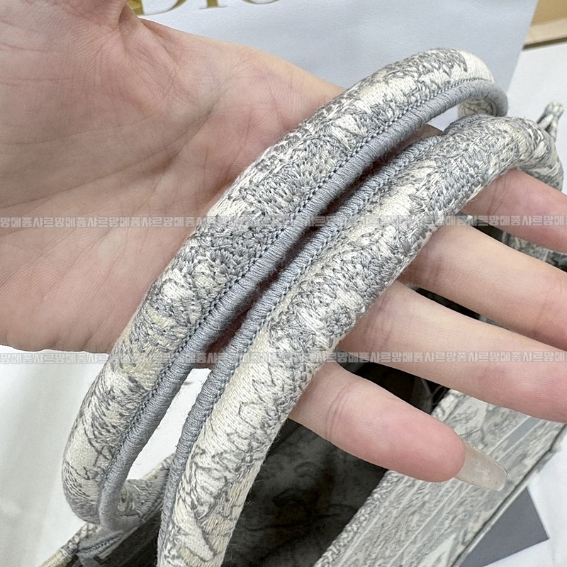 디올북토트백   20260325-145944-014루.jpg