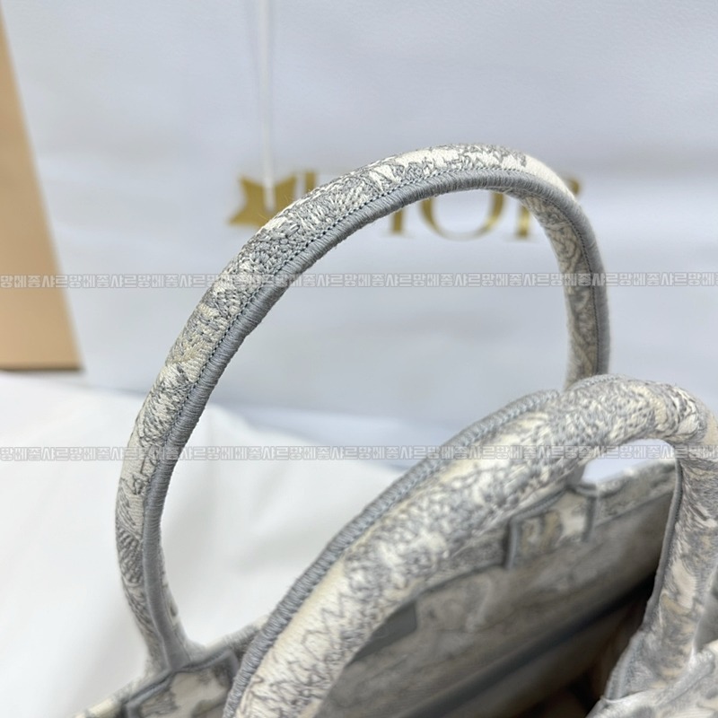 디올북토트백   20260325-145944-015루.jpg