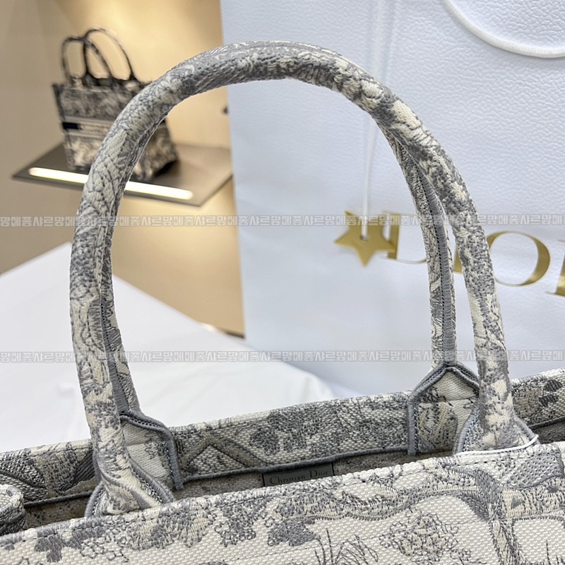 디올북토트백   20260325-145944-017루.jpg