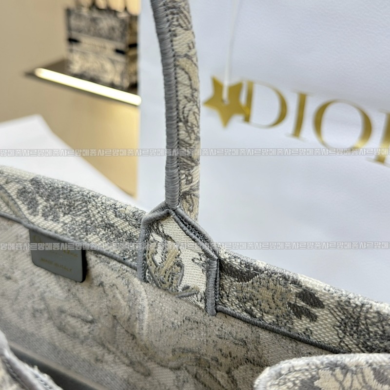 디올북토트백   20260325-145944-016루.jpg