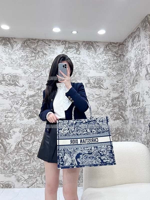 디올북토트백   20260325-150326-018루.jpg