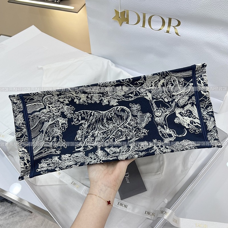 디올북토트백   20260325-150324-004루.jpg